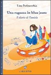 Una ragazza in blue jeans